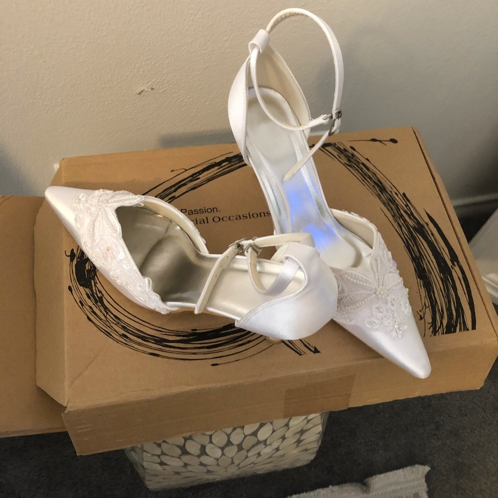 Bridal satin style 3- inch heel shoes